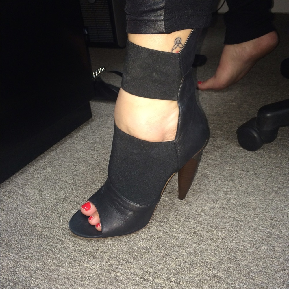 Omelle Hardy boot black fits like us9M